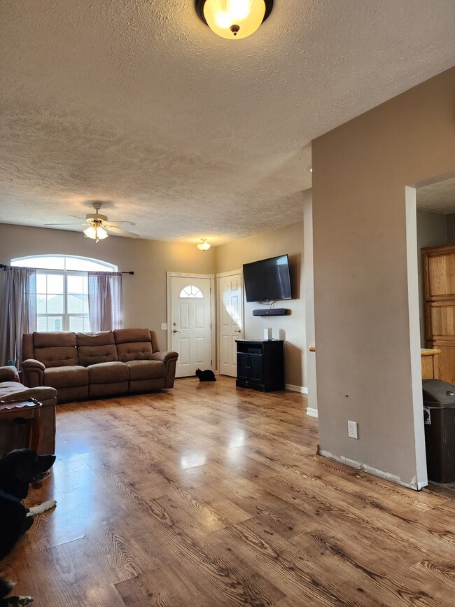 4895 Pinion Cir, Columbus, IN 47201 - photo 4