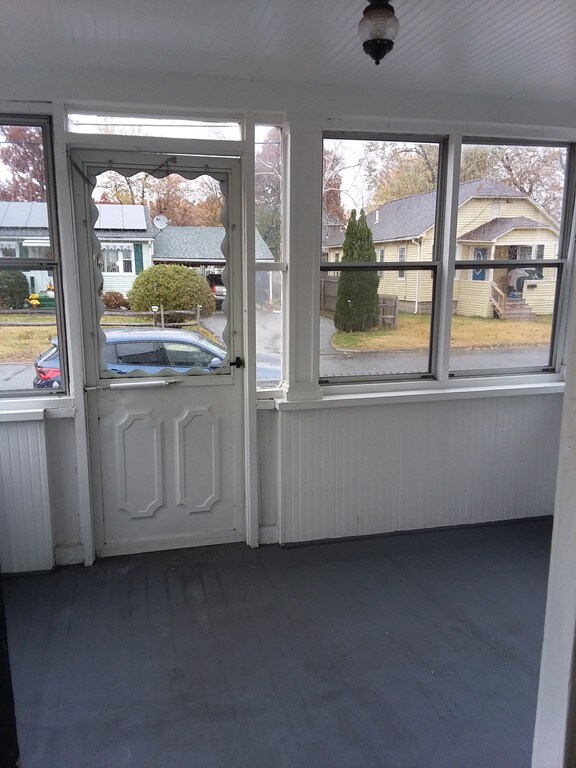 90 Elijah St unit 1, Springfield, MA 01109 - photo 2