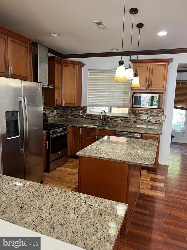 13123 Park Crescent Cir, Herndon, VA 20171 - photo 2