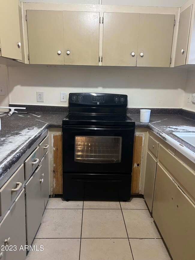 3036 N 43rd Ave, Phoenix, AZ 85031 - photo 7