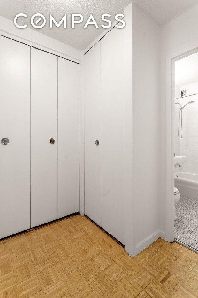 Southbridge Towers unit 18G, New York, NY 10038 - photo 4