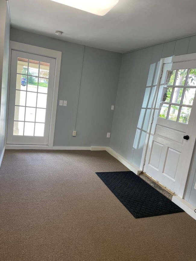 9 Newport Rd unit 3, New London, NH 03257 - photo 2