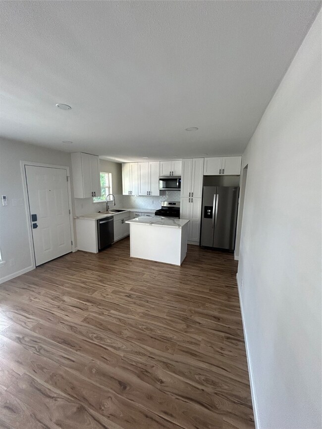 2009 Welch St unit 4, Houston, TX 77019 - photo 4