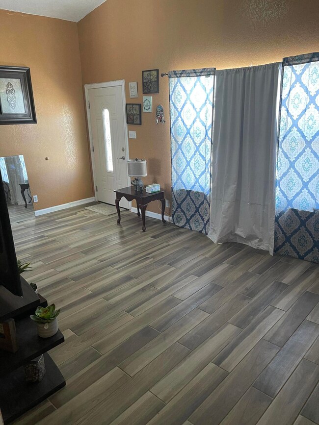 300 Las Colinas Dr, Horizon City, TX 79928 - photo 4