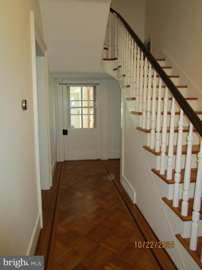 145 S Holliday St, Strasburg, VA 22657 - photo 4