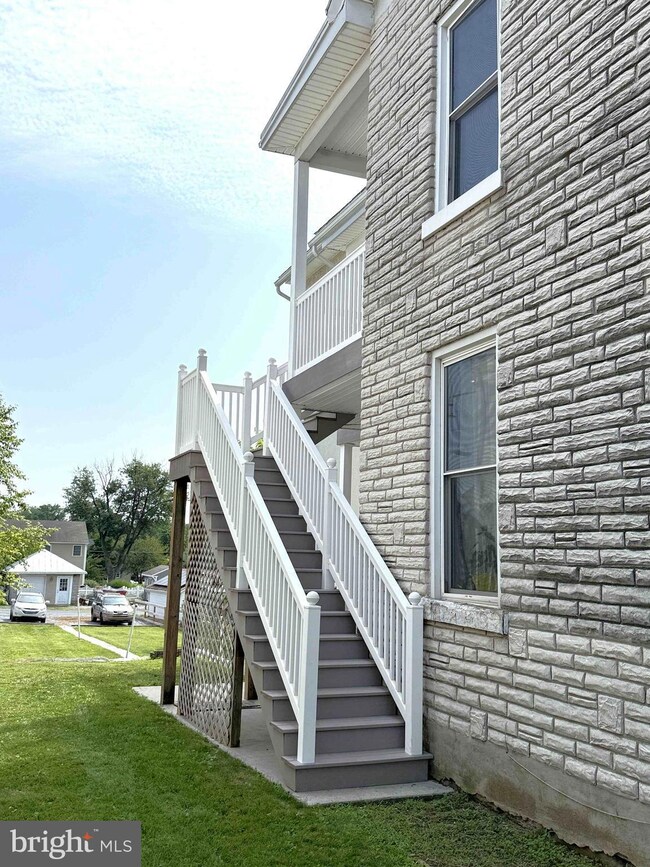 138 W Main Ave, Myerstown, PA 17067 - photo 7