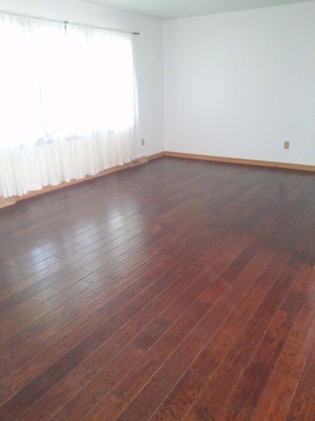 611 Omega Dr, Crown Point, IN 46307 - photo 2