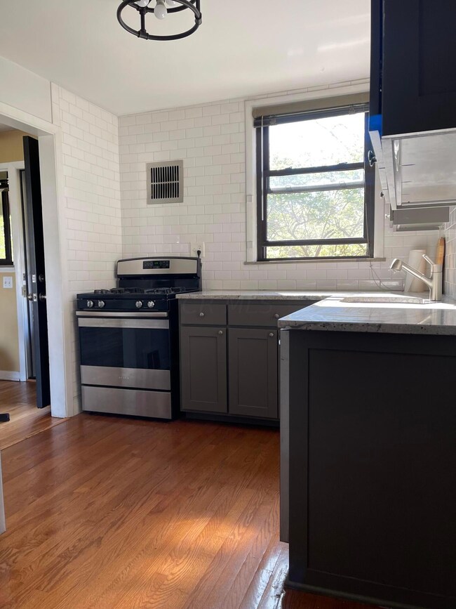 4069 Indianola Ave unit 2C, Columbus, OH 43214 - photo 6