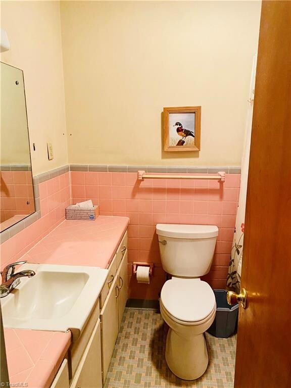 Tiled hall bathroom with tub/shower