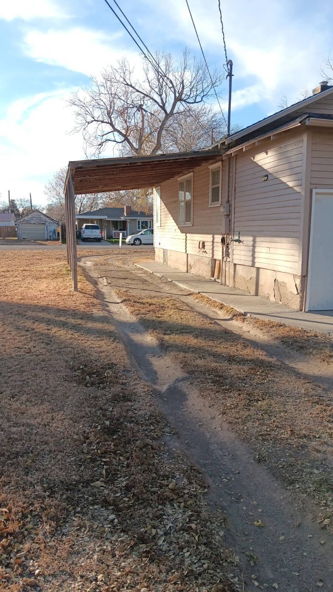 1015 Walnut Ave, Goodland, KS 67735 - photo 5