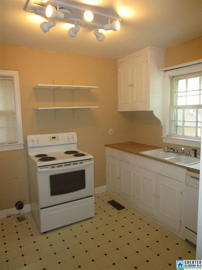 405 Cliff Place, Birmingham, AL 35209 - photo 4