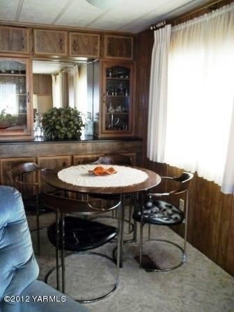 Dining1
