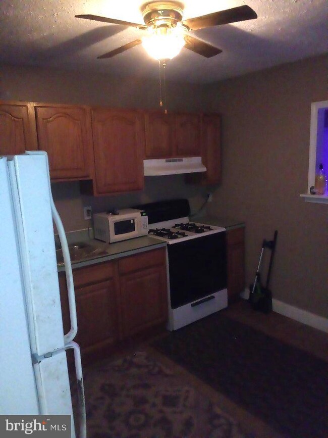 572 Compass Rd E, Middle River, MD 21220 - photo 4