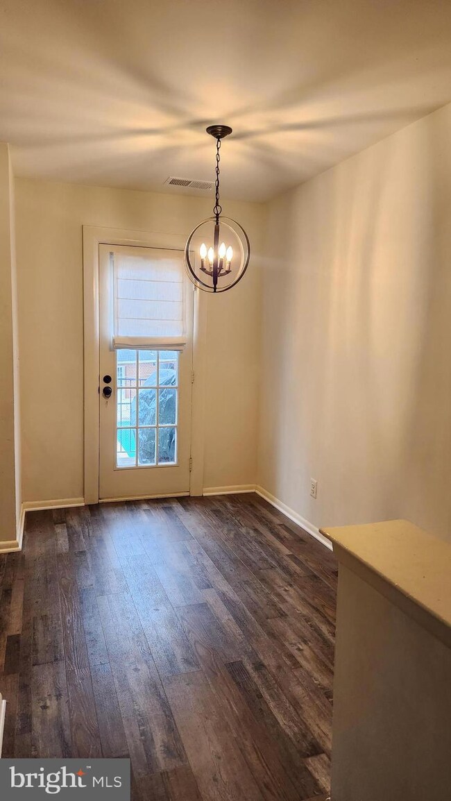 2667 S Walter Reed Dr unit B, Arlington, VA 22206 - photo 2