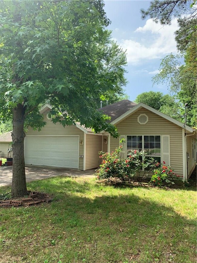 105 E Mccormick St, Prairie Grove, AR 72753 - photo 3