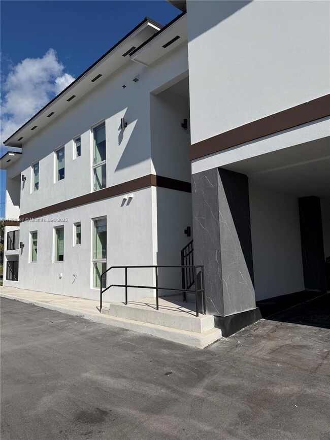 210 SE 10th St unit A, Hallandale Beach, FL 33009 - photo 4