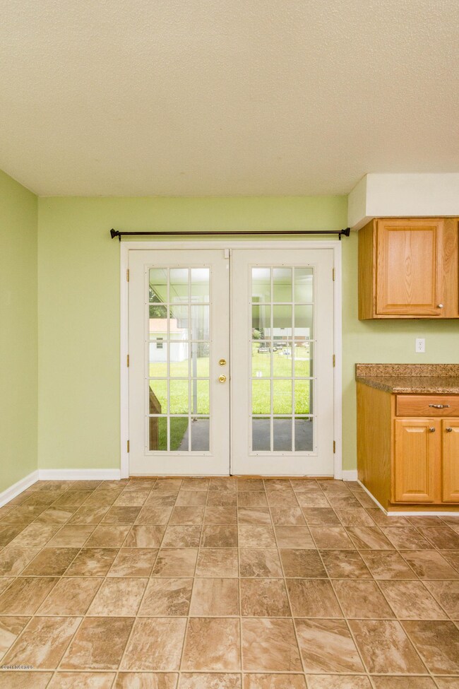 604 Winchester Rd, Jacksonville, NC 28546 - photo 7