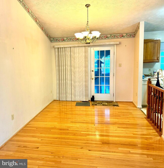 6680 Mid Summer Night Ct, Sykesville, MD 21784 - photo 2