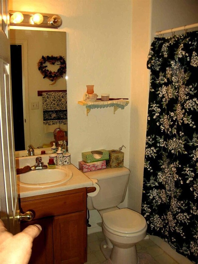 596 Briarwood Dr, Central Point, OR 97502 - photo 5