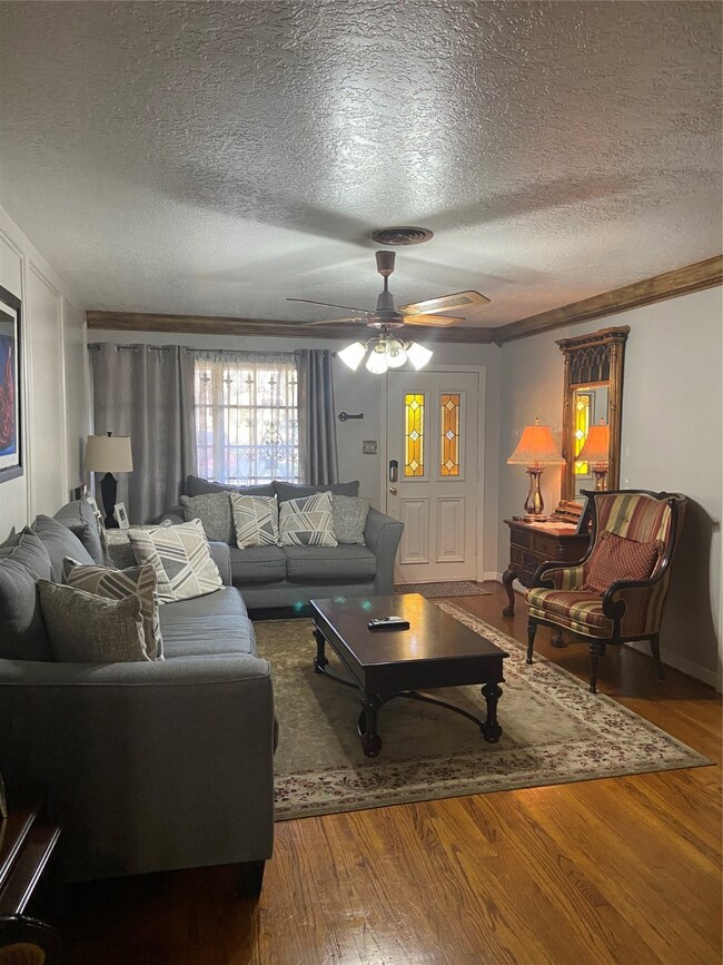 523 Surratt Dr, Houston, TX 77091 - photo 3