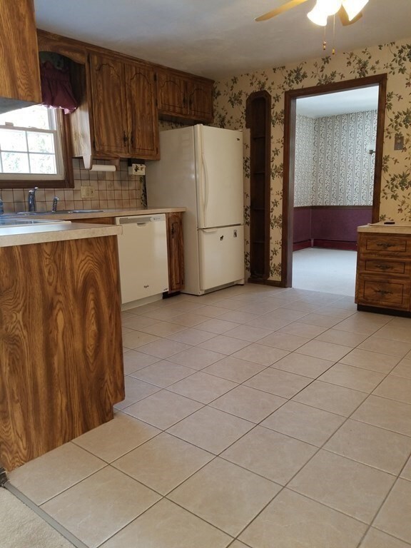 86 Stonybrook Dr, Holliston, MA 01746 - photo 6