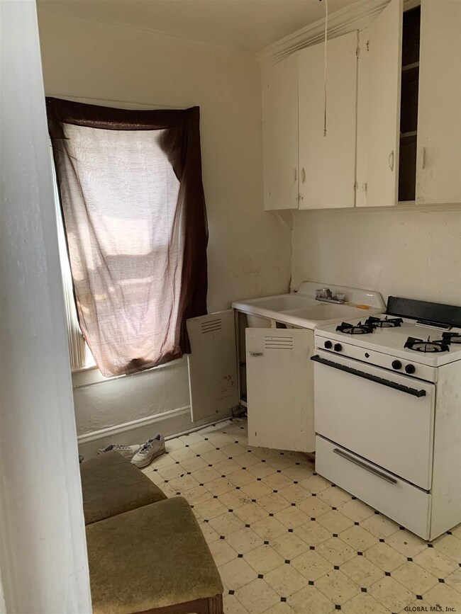 902 Congress St, Schenectady, NY 12303 - photo 7