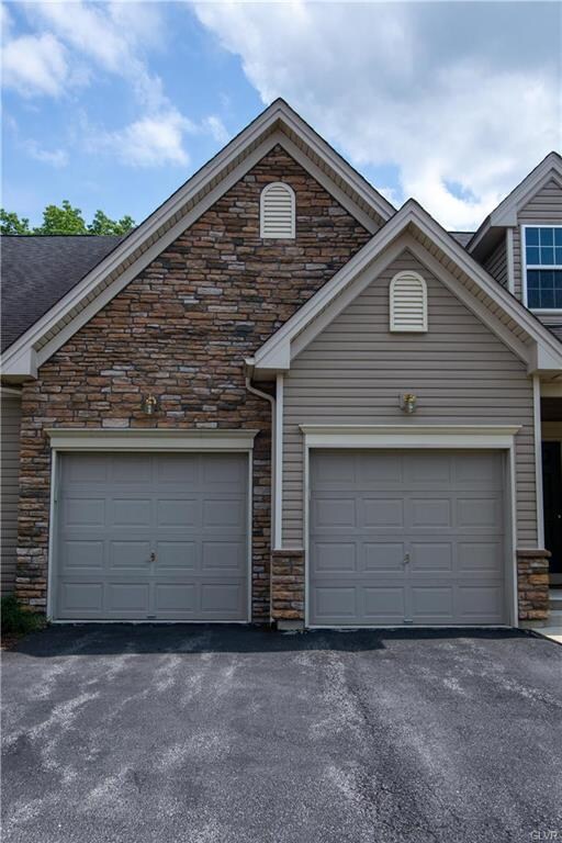 4266 Belmont Cir, Whitehall, PA 18052 - photo 5