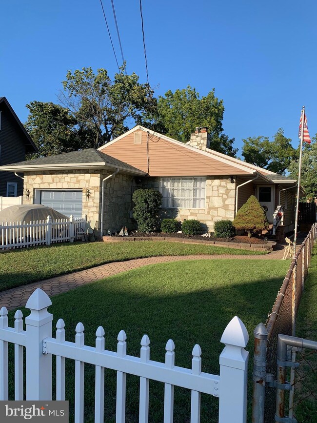 401 1/2 Delaware Ave, Riverside, NJ 08075 - photo 2