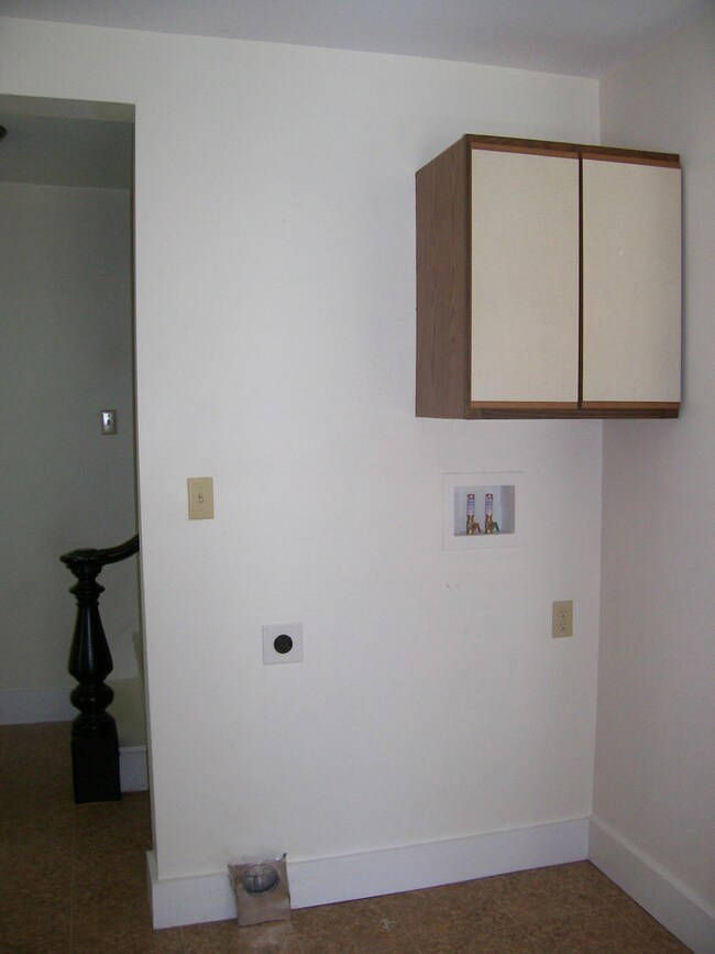 #11 Washer Dryer Hook-ups