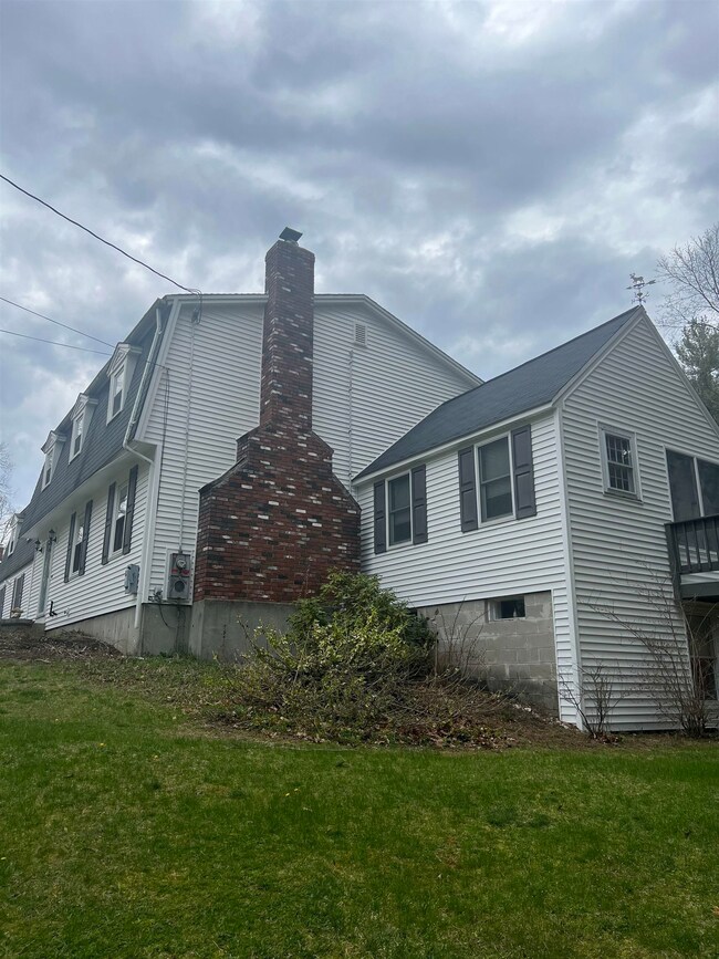 11 Ross Dr, Londonderry, NH 03053 - photo 2