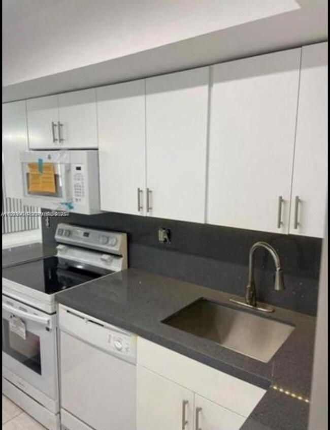 Fernwood Lakeview unit 101, Miami, FL 33172 - photo 7