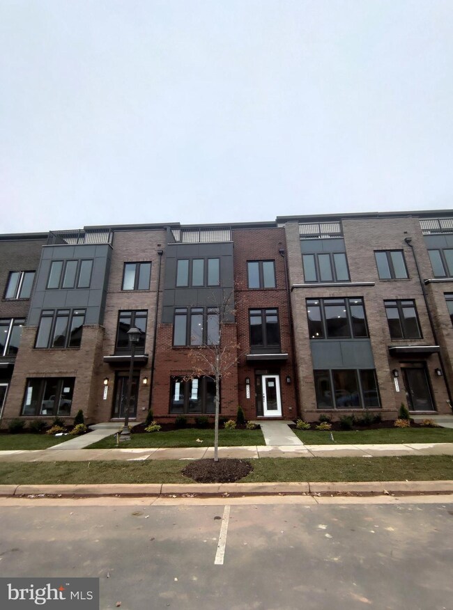 22520 Foundation Dr, Ashburn, VA 20148 - photo 2