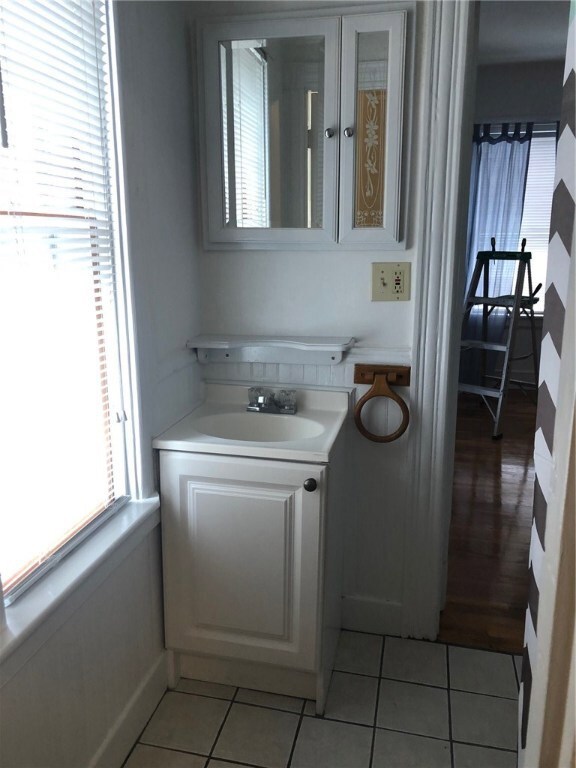 33 Colonial Ave, Cranston, RI 02910 - photo 5