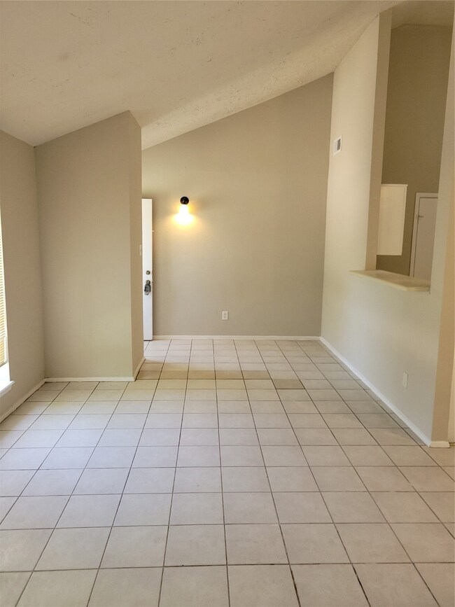 6721 Greenyard Dr, Houston, TX 77086 - photo 4