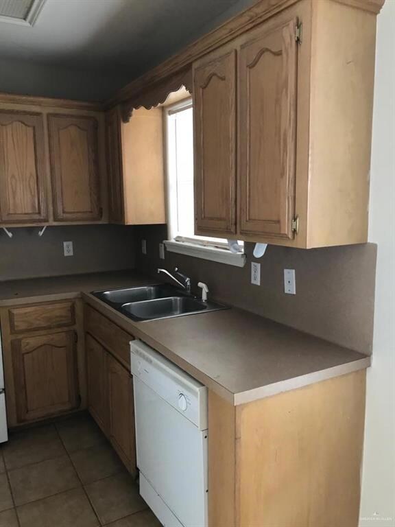 417 La Mancha Dr unit 4, Edinburg, TX 78541 - photo 5