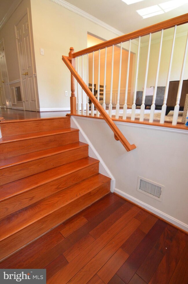 2039 Gallows Tree Ct, Vienna, VA 22182 - photo 2
