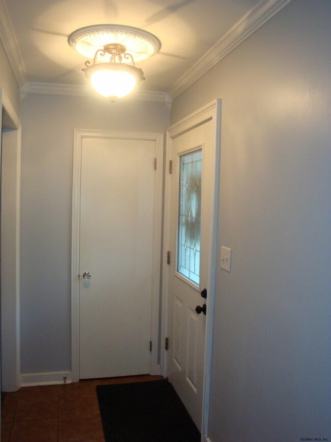 824 Parkside Ave, Schenectady, NY 12309 - photo 4