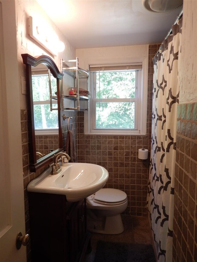 355 Colonial Dr, Portsmouth, NH 03801 - photo 5