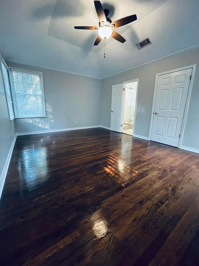 Unit R living room