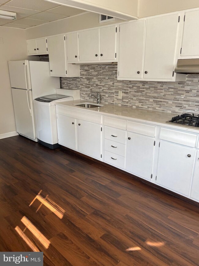 1069 Fireside Ave, Ewing, NJ 08618 - photo 3