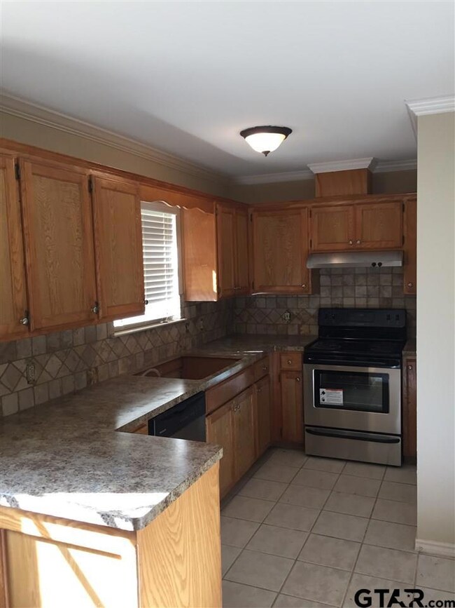 713 S Boyd St, Lindale, TX 75771 - photo 7