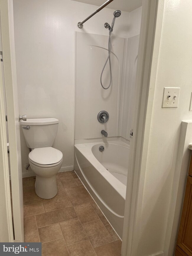 1643 Parkcrest Cir unit 101, Reston, VA 20190 - photo 7