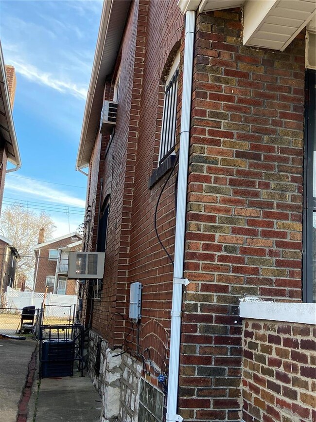 4879 Farlin Ave, Saint Louis, MO 63115 - photo 2