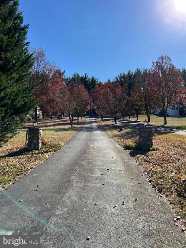 15 Nutsedge Ln, Mohnton, PA 19540 - photo 2