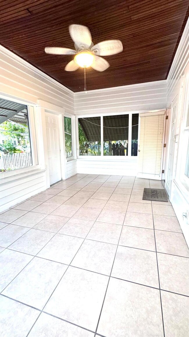 114 S J St unit 1, Lake Worth, FL 33460 - photo 3