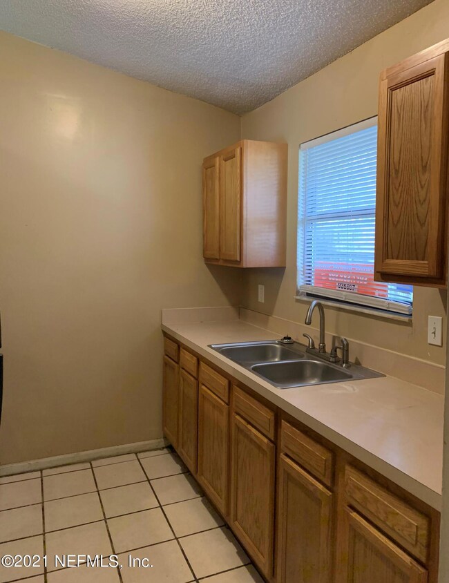 5132 Indian Lakes Ct unit 4, Jacksonville, FL 32210 - photo 3