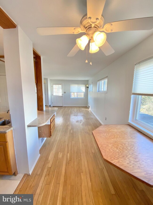 2232 Rollins Dr, Alexandria, VA 22307 - photo 5