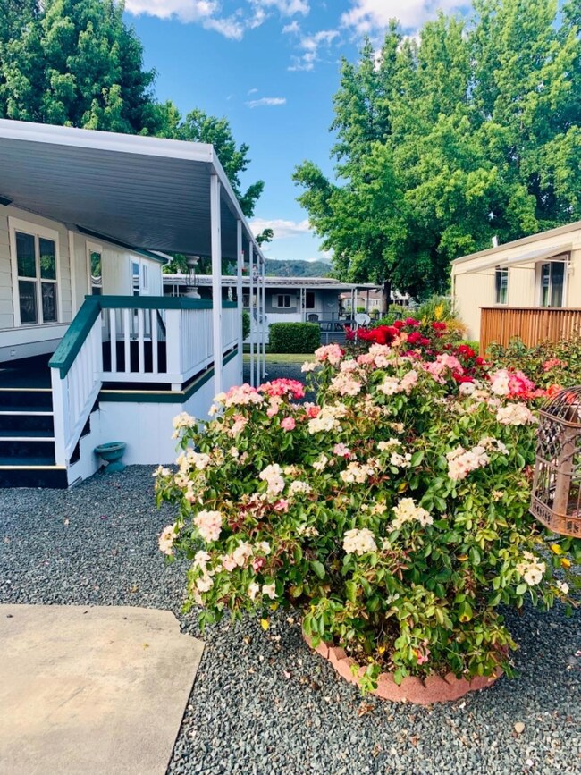 402 Currie Ln, Grants Pass, OR 97526 - photo 3