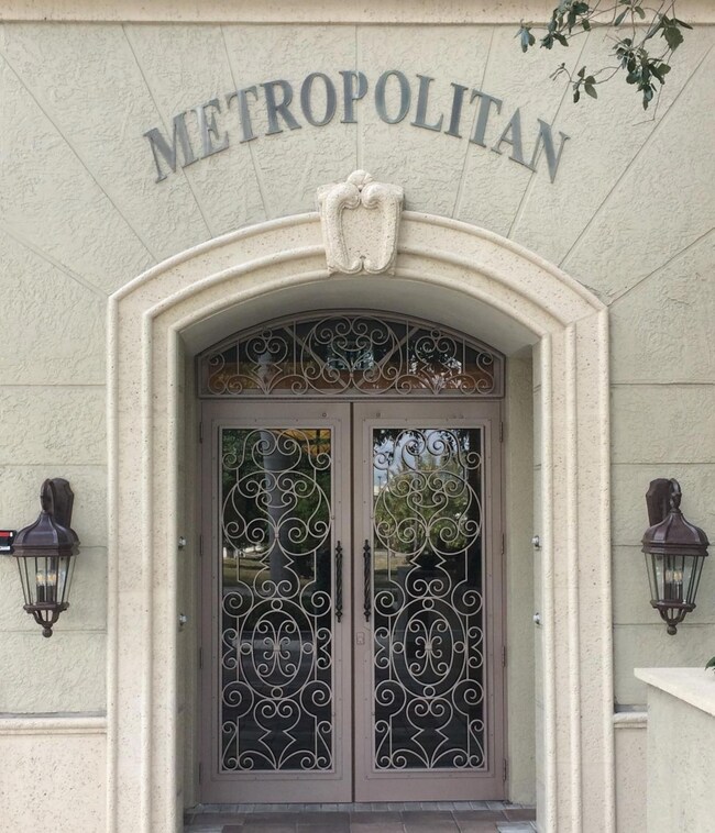 Metropolitan-Entrance