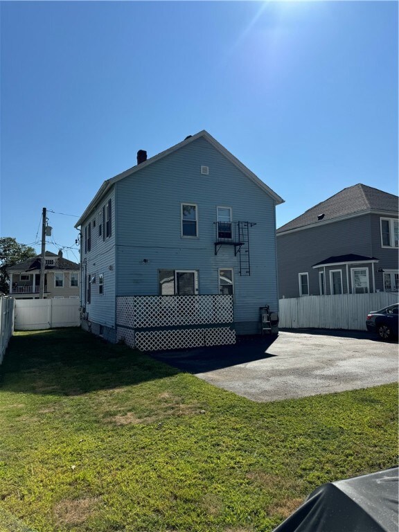 24 Oneida St unit 1, Cranston, RI 02920 - photo 4